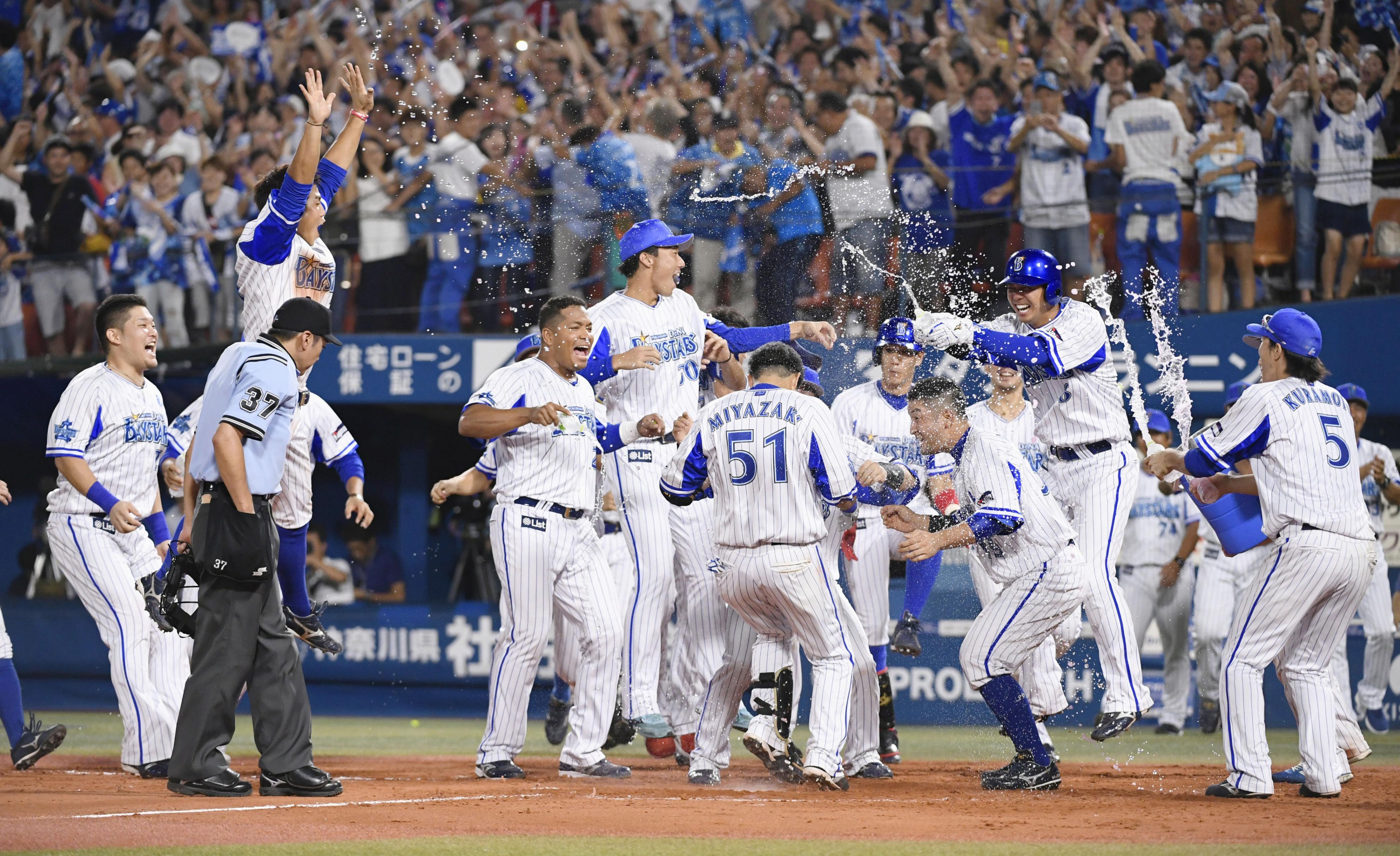 クリーンアップ3連発で逆転サヨナラ 横浜denaが本拠地で劇勝 プロ野球 Baseball Gate