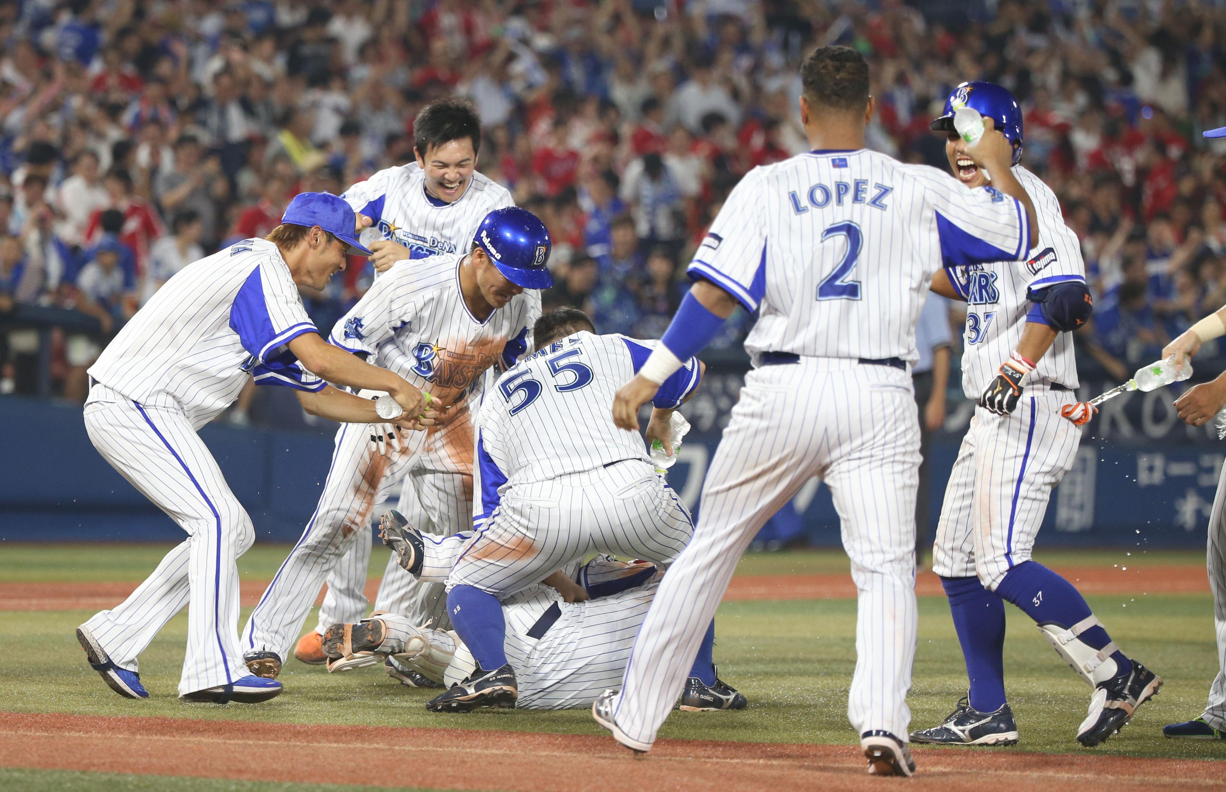 横浜denaが3戦連続サヨナラ勝ち 広島東洋の優勝マジックが消滅 プロ野球 Baseball Gate