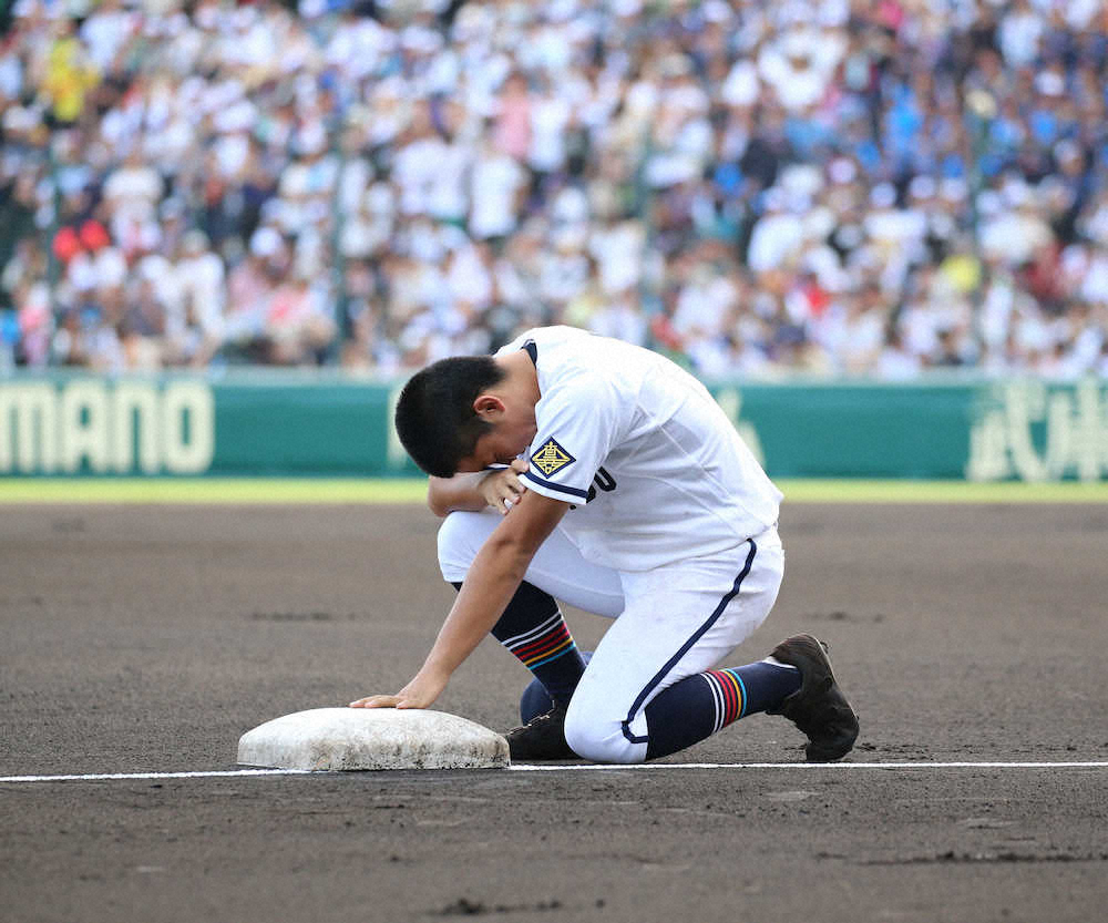 高松商伝統の 志摩供養 三塁手の石丸 伝統を受け継げたことは僕の